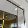 Cristaleira Mirage Com Luzes De LED E Adega Cinamomo/Off White Artely 